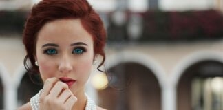 Jak nosić czapkę żeby nie zepsuć fryzury?