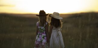 Czy zegarek pasuje do sukienki na wesele?