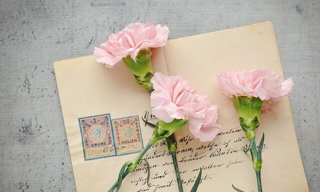 Co oznacza znaczek na czapce nowa era?