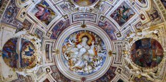 Co ile stelaż na suficie?