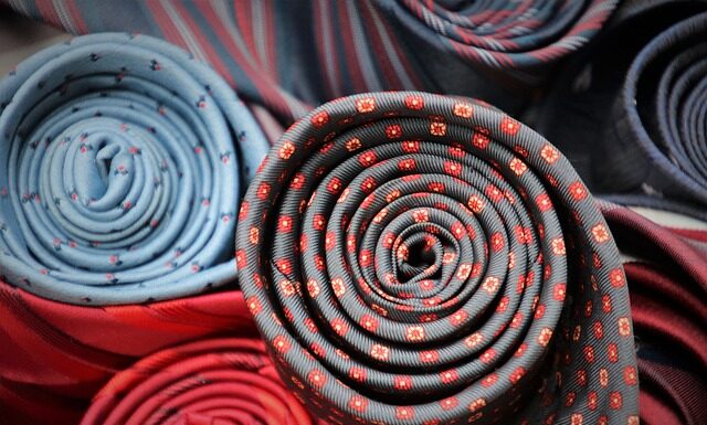 Jaki fular do czarnej koszuli?